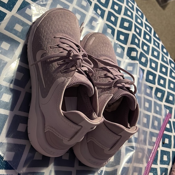 Worn twice but still in good condition Nike Free Run in mauve/blush pink - Picture 3 of 7